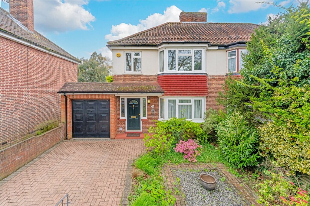 Dean Road, Hampton, Middlesex, TW12 1AQ