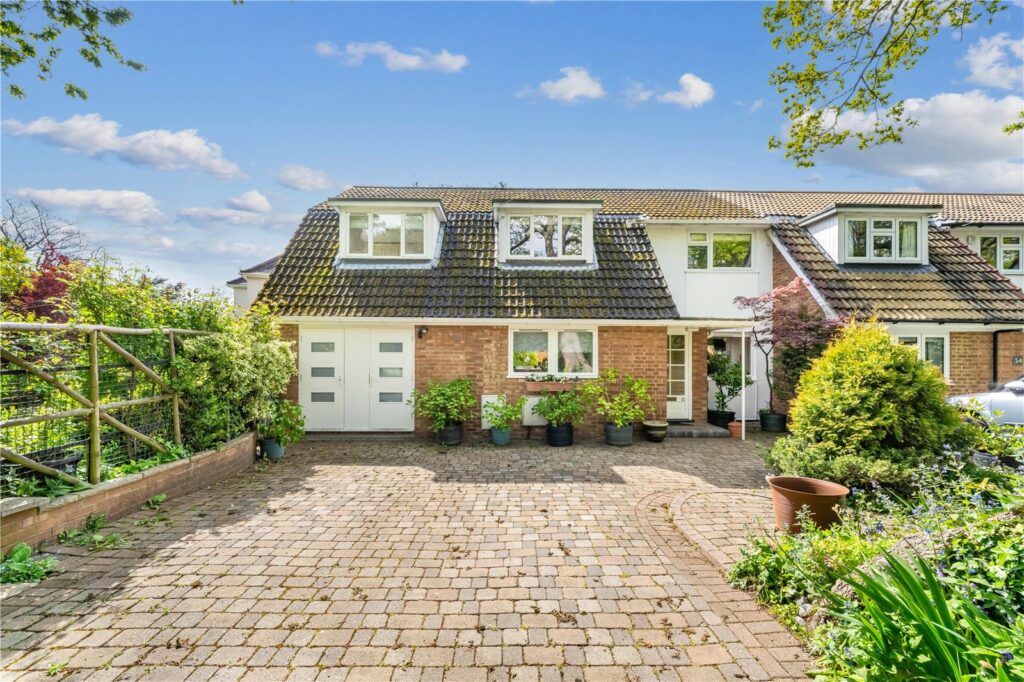 Old Farm Road, Hampton, TW12 3QT