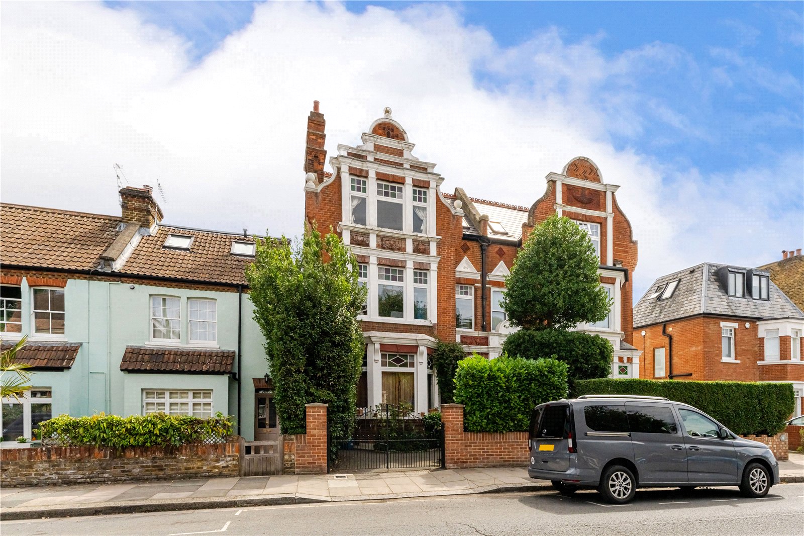Wellington Road, Teddington, TW12 1JT