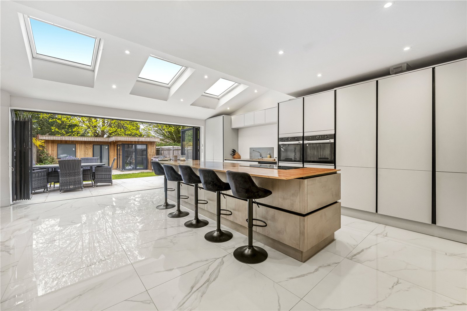 Ryecroft Avenue, Twickenham, TW2 6HR