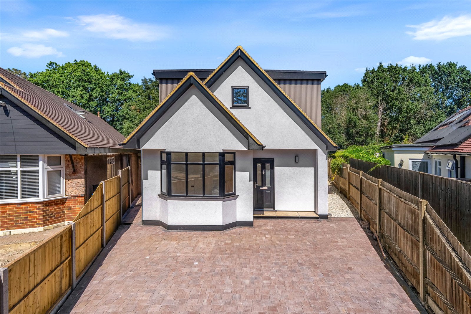Dudley Close, Addlestone, KT15 2EB